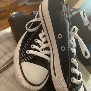 Chuck taylors black